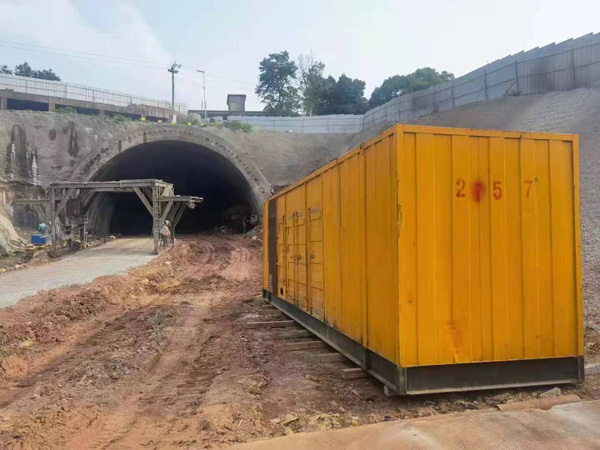 乐东发电机出租自启装置的工作原理是什么？